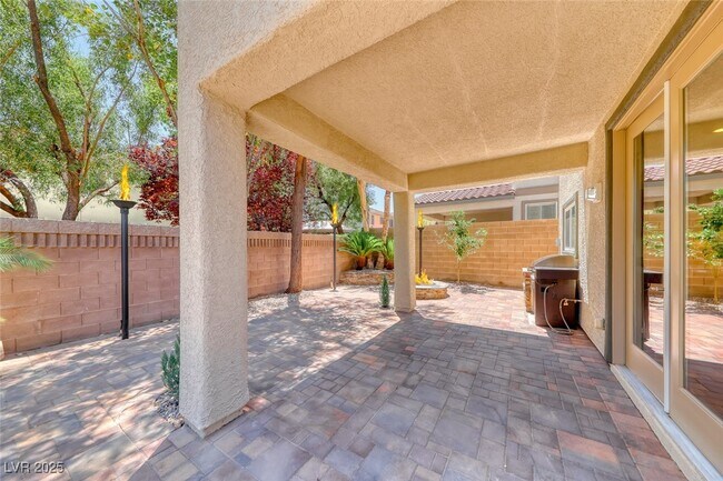 Building Photo - 708 Point Bluff St