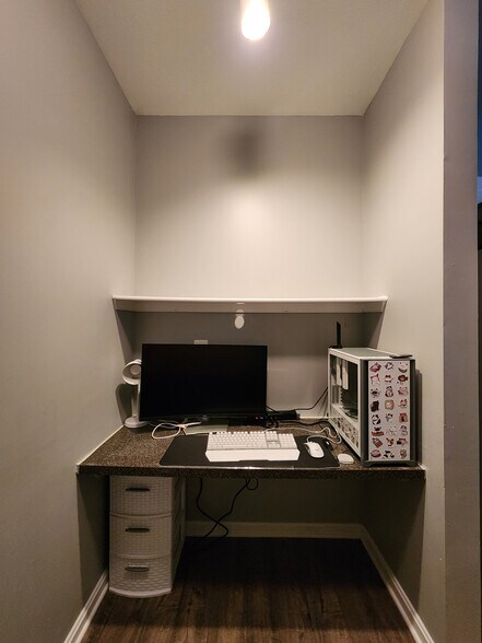 Computer knook - 11355 Aristotle Dr