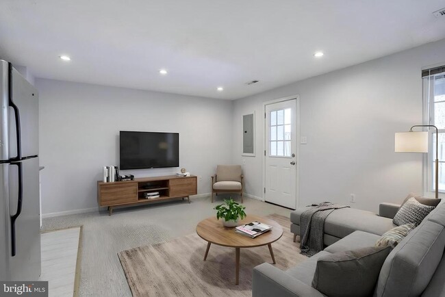 Building Photo - 5809 Waterdale Ct