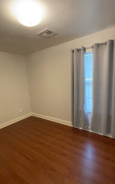 bedroom - 1909 Foucher St
