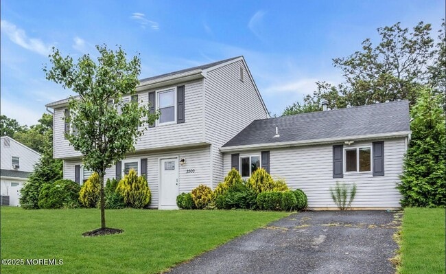 Building Photo - 2300 Oak Knoll Dr