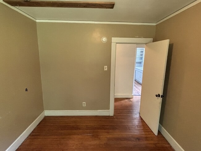 Building Photo - 147 Center St