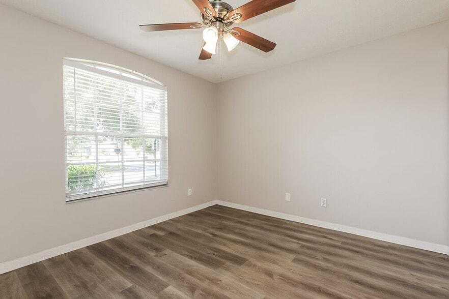 Building Photo - 2304 Golf Manor Blvd