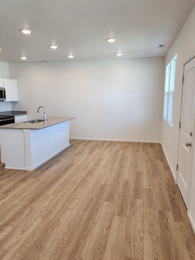 Building Photo - Brand New 3BR, 2BTH In Post Falls