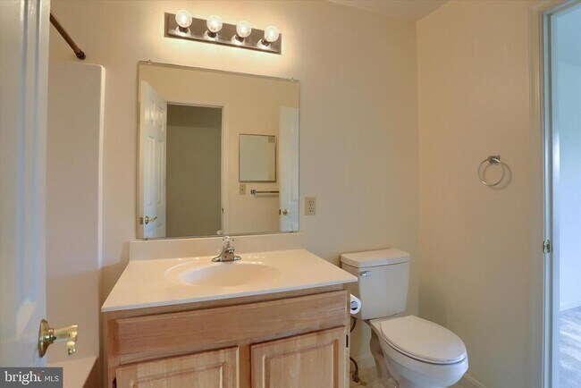Building Photo - 136 Cardinal Ln