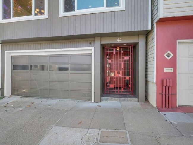 Building Photo - COMING SOON! Single Family Home in Sunny Bernal Heights - 4 br/3 ba - 2 Car Parking - Great Views...