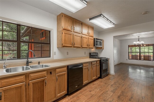 Building Photo - 73 Thomas Lake Rd