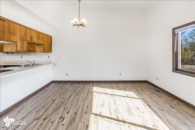 Building Photo - 876 N Wesglenn Cir
