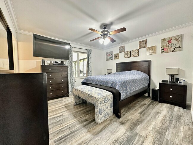 Building Photo - 13619 57th Pl N