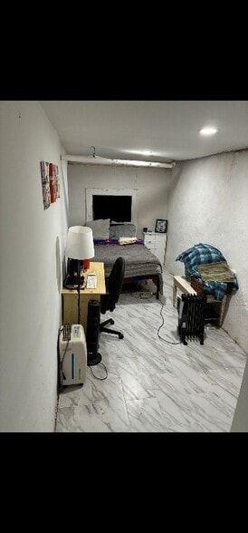 Building Photo - 2047 68th Ave