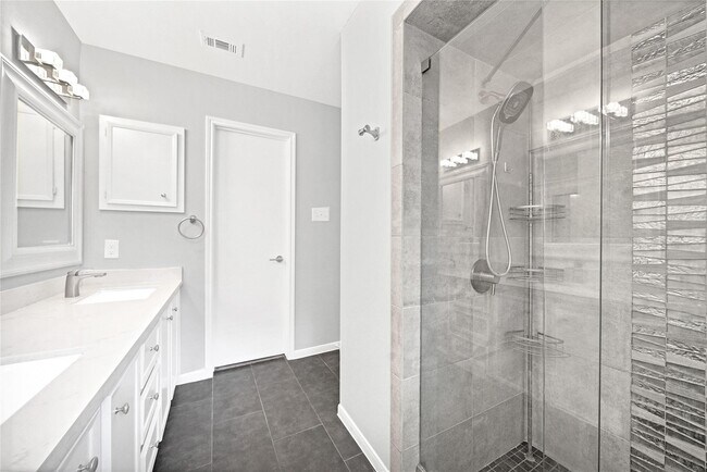 Building Photo - 2239 Kinbrook Dr