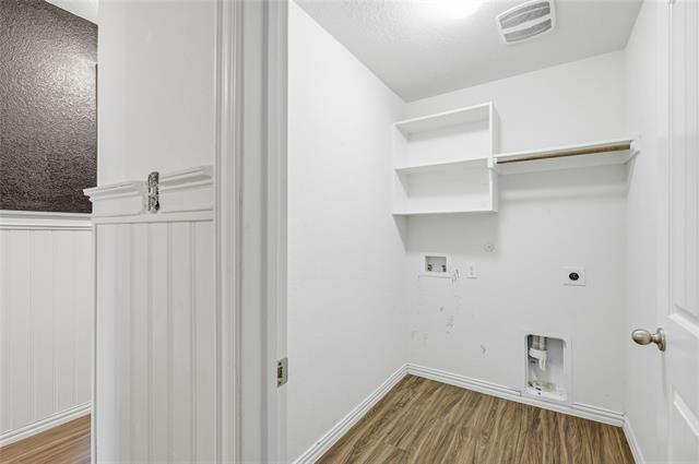 Building Photo - 903 Spruce Ln