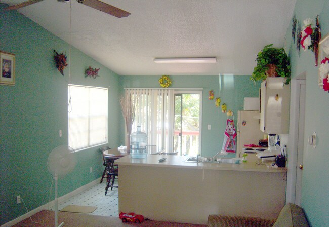 Primary Photo - 11713-11715 N 15th St