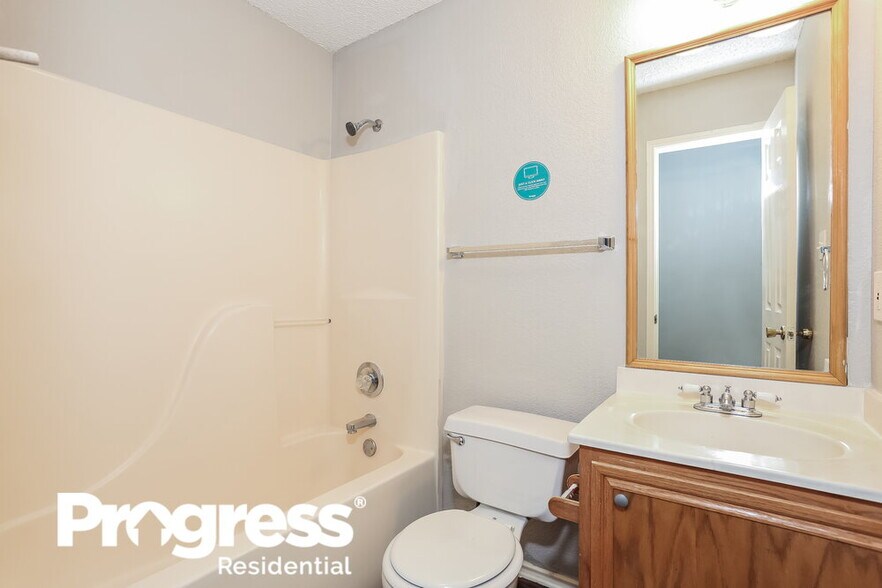 Building Photo - 10241 Maria Dr