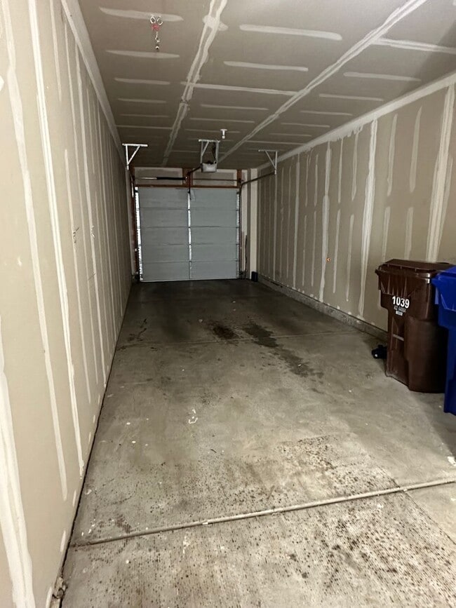 Building Photo - GORGEOUS Home!!!!