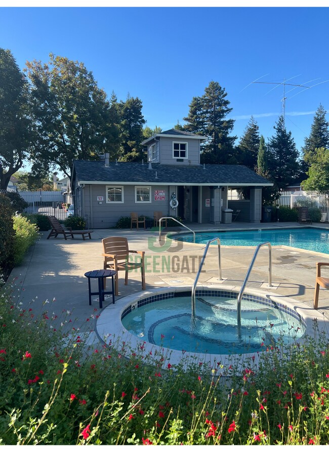 Building Photo - MOVE-IN SPECIAL $500 off first month!! Bea...