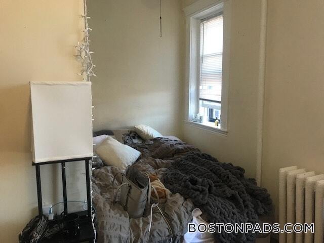 Building Photo - 447 Park Dr