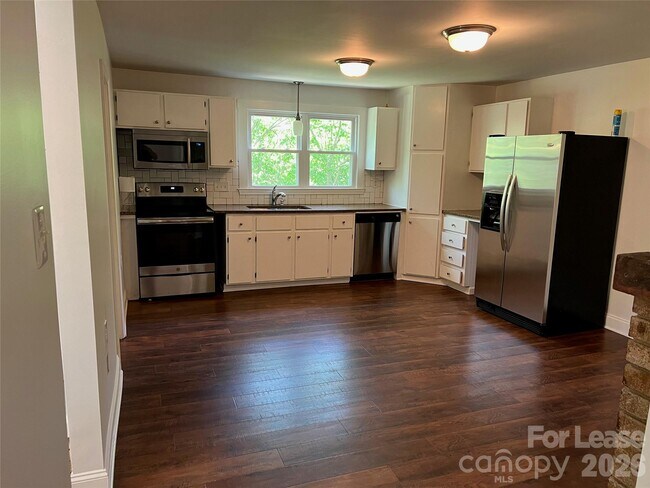Building Photo - 346 Nesbit Ave