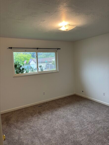 Building Photo - 4913 Sunshine Ave