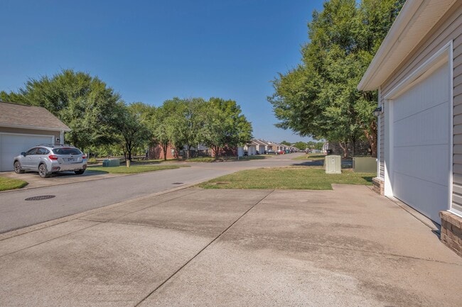 Building Photo - 4000 Hoggett Ford Rd