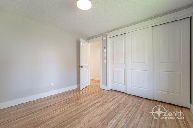 Building Photo - 1011 NE 82nd Ave