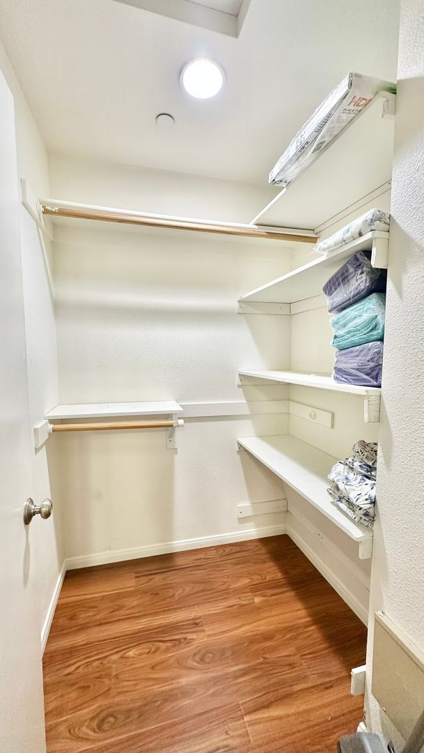 Building Photo - Darling Fully Furnished Guest Home Unit wi...
