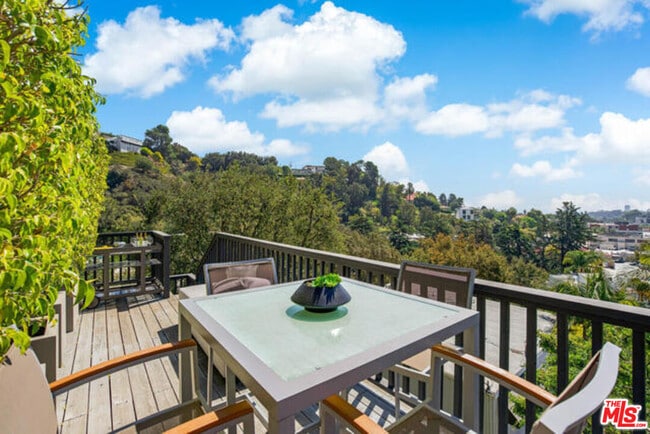 Building Photo - 1068 Casiano Rd