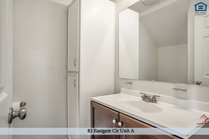 Building Photo - 82 Eastgate Cir