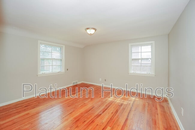 Building Photo - 13790 Cedar Rd
