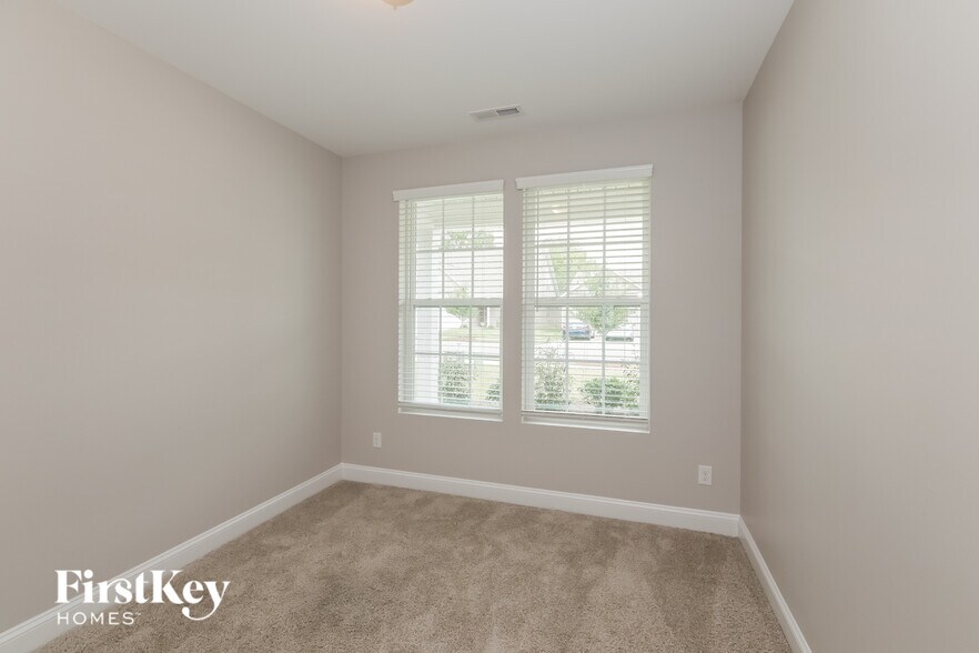 Building Photo - 2607 Whispering Way