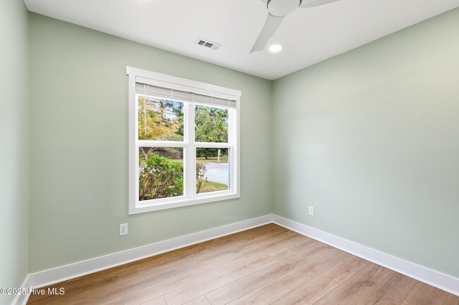 Building Photo - 303 Hixon Pl