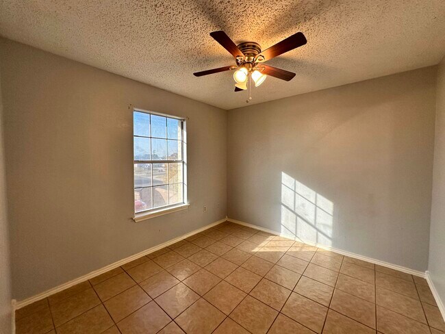 Building Photo - 311 Soria Dr