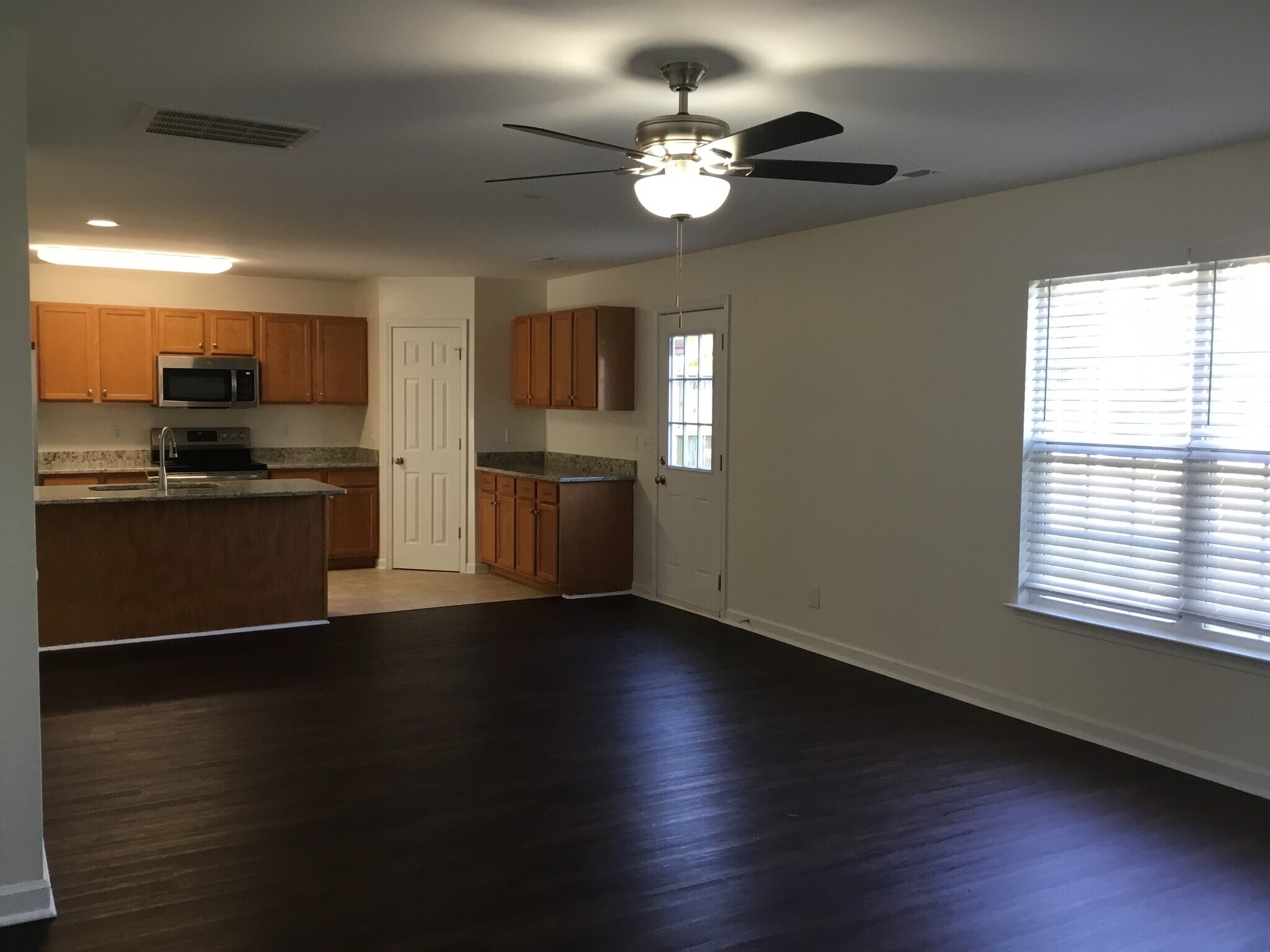 Building Photo - 917 Peachtree Meadows Cir