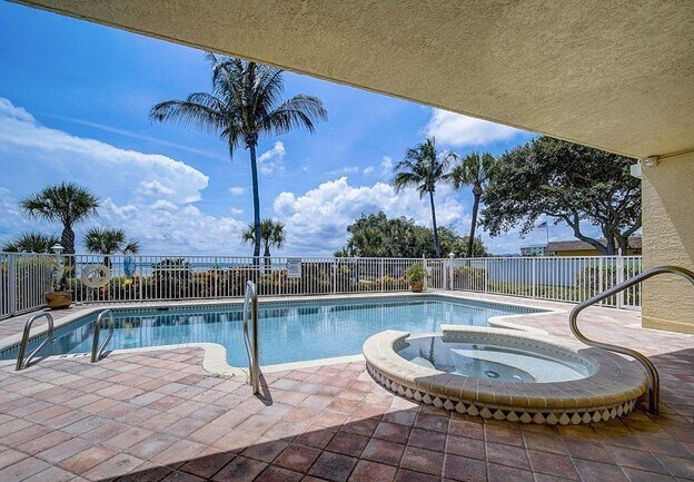 Building Photo - 121 Seminole Ln