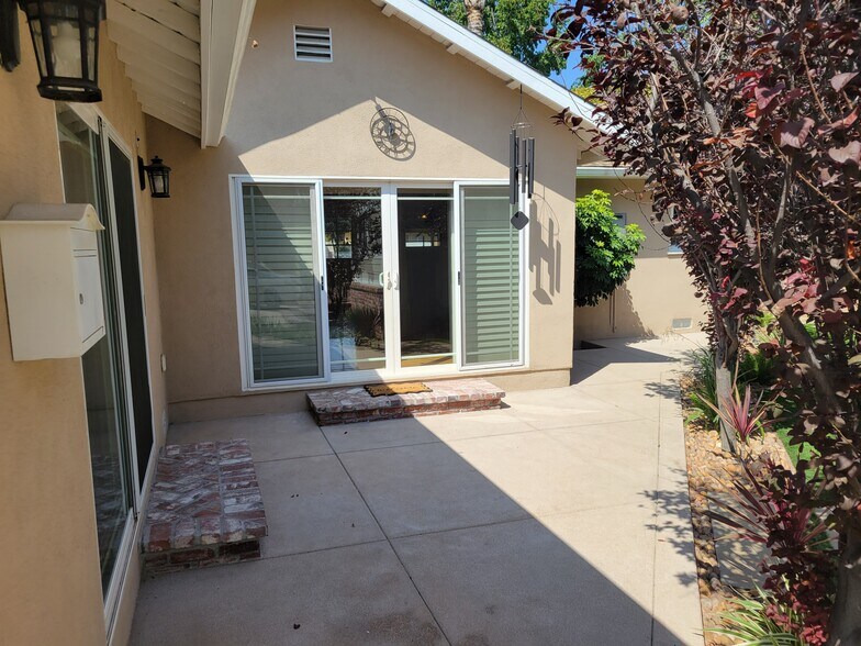 Building Photo - 7700 Mason Ave