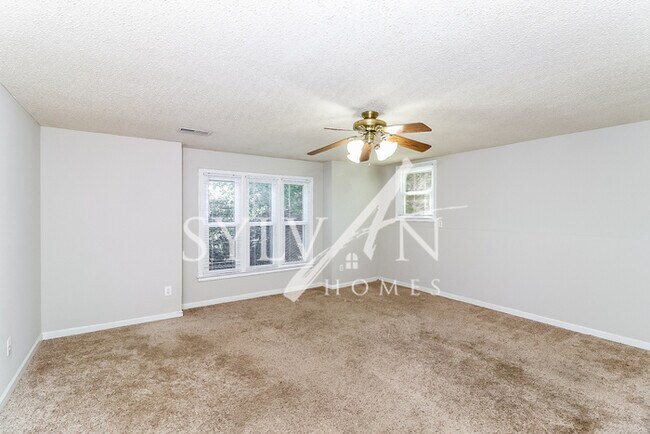 Building Photo - This is the home you've been waiting for!