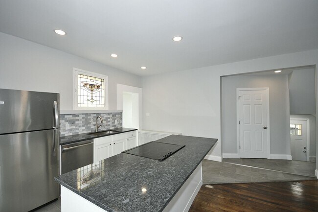 Building Photo - 7700 Francis