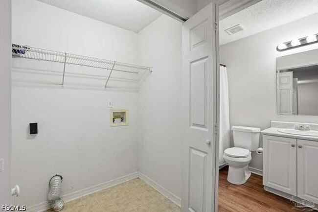 Building Photo - 1060 Antigua Cir