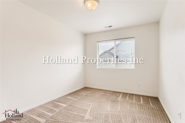 Building Photo - 3594 SE Ironwood Ave