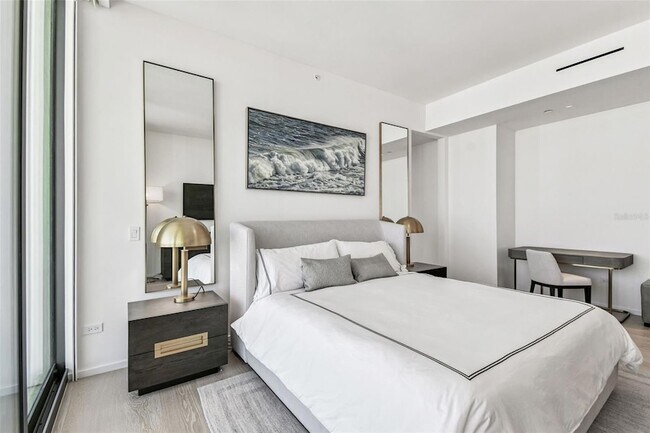 Building Photo - 1000 Water St