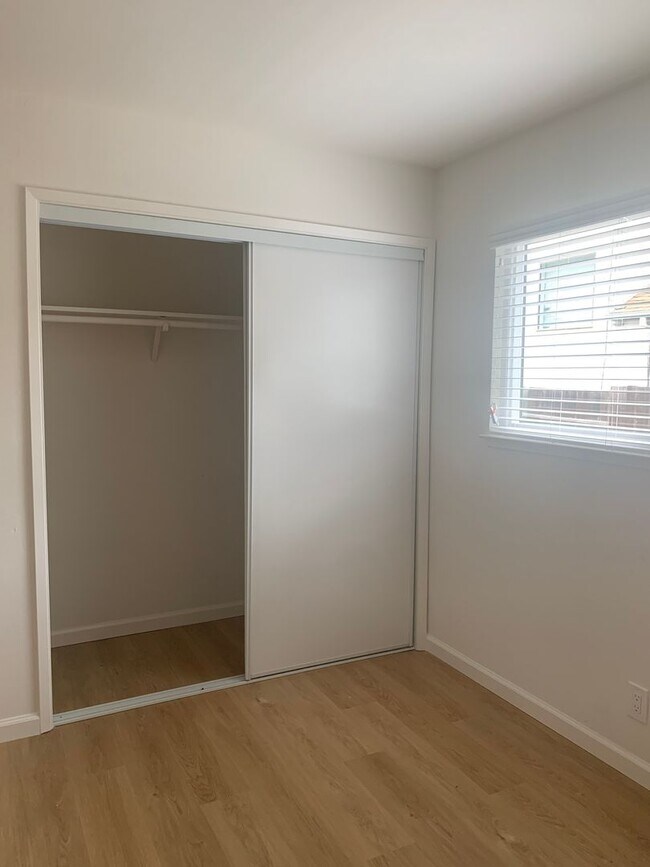 Building Photo - 54-0212