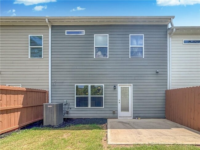 Building Photo - 5784 Silver Lk Dr