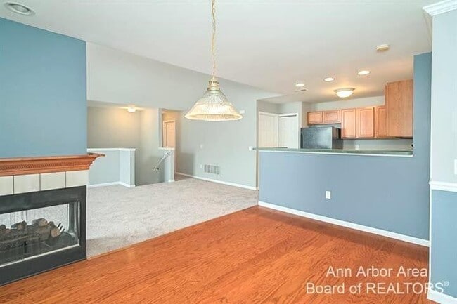 Building Photo - 3217 Primrose Ln