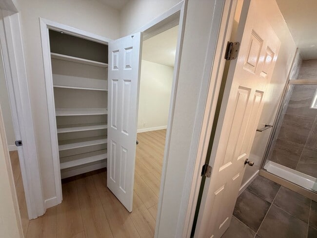 Building Photo - EBN T 10121