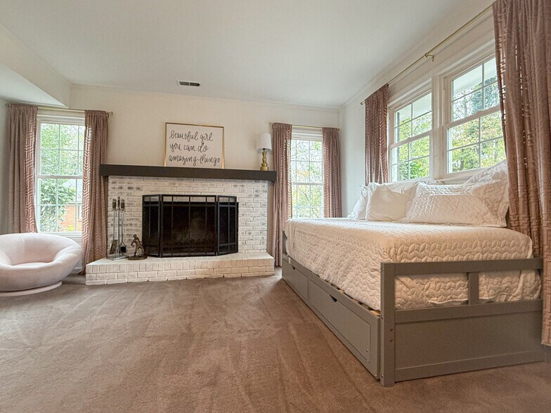 Building Photo - 7601 Bedfordshire Dr