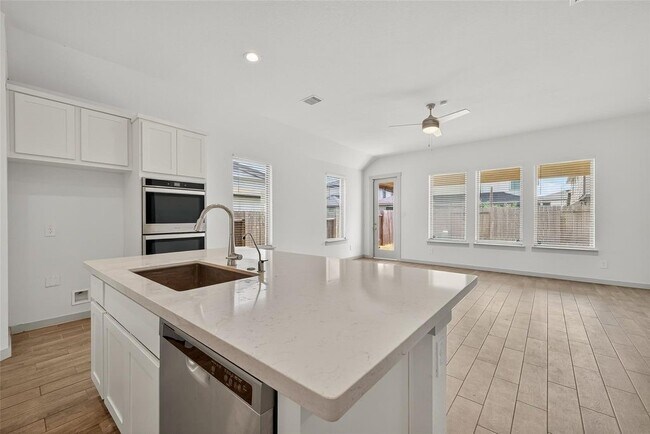 Building Photo - 29215 Pikes Peak Dr