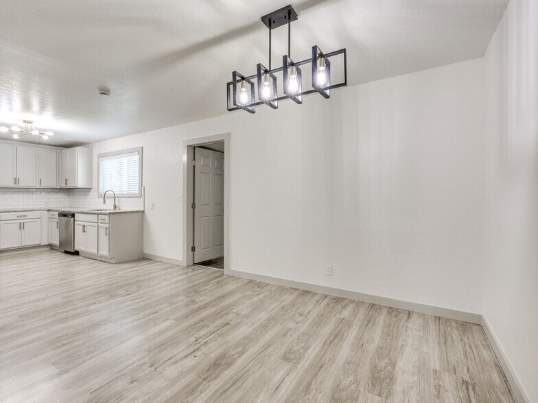 Building Photo - 1300 N McKinley Ave