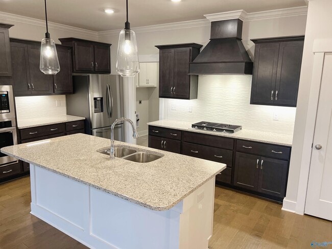 Building Photo - 156 Rugby Dr