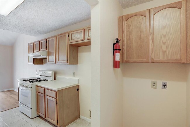 Building Photo - 12038 Flaxen Dr