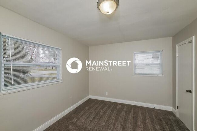 Building Photo - 3 Bedroom Pet-Friendly Home in LOUISVILLE, KY with Main Street Renewal